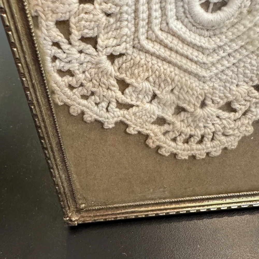 Vintage framed doily‎